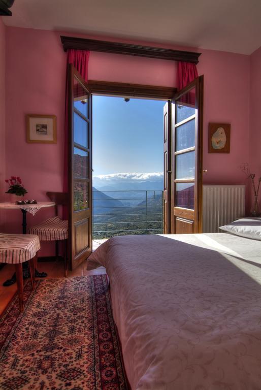 Nefeles Hotel Arachova Buitenkant foto