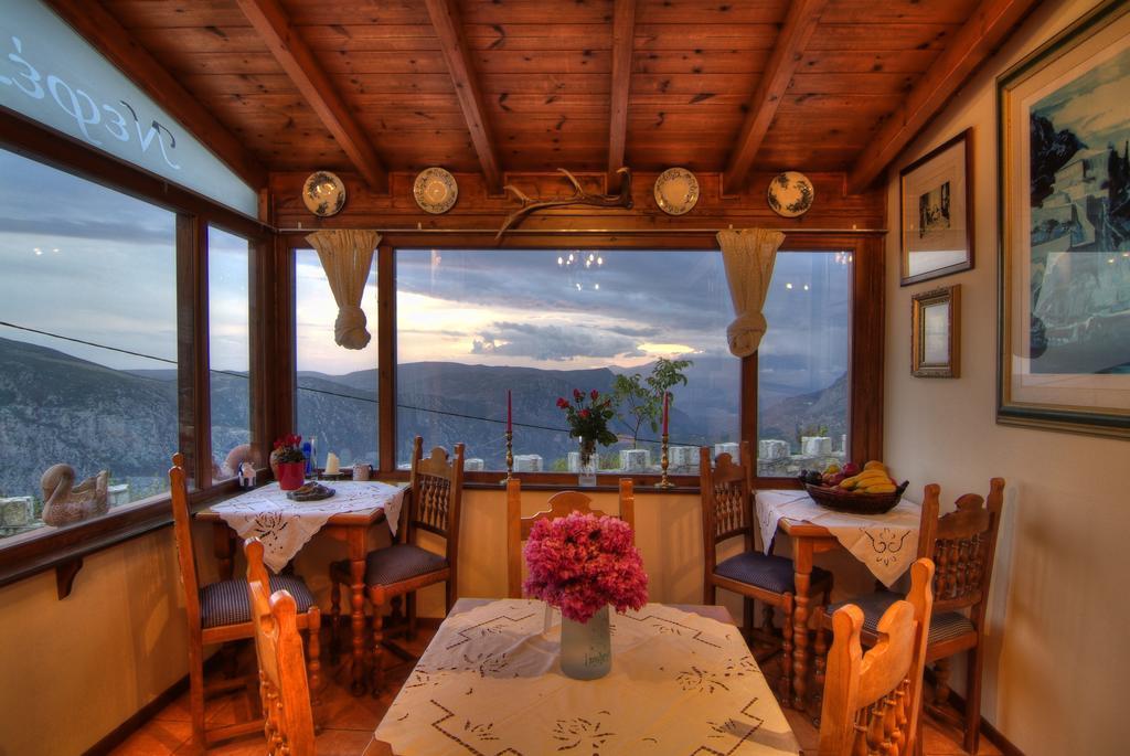 Nefeles Hotel Arachova Buitenkant foto