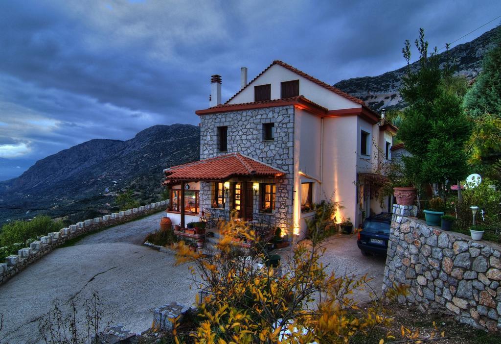 Nefeles Hotel Arachova Buitenkant foto