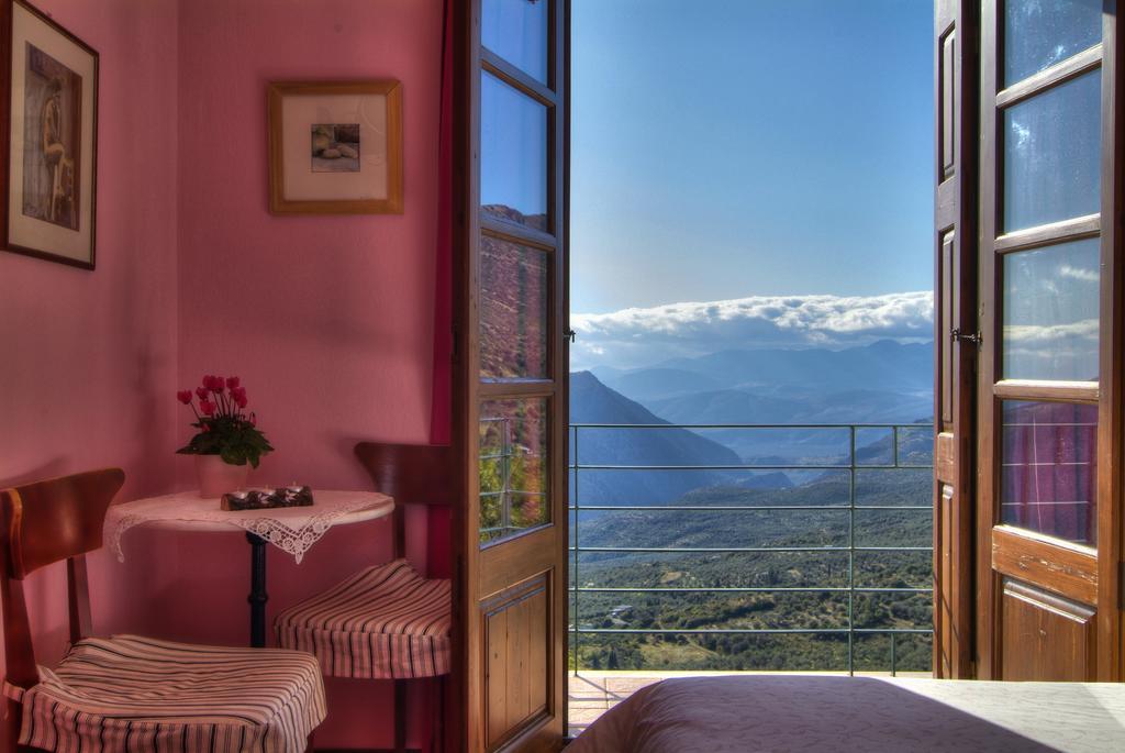 Nefeles Hotel Arachova Buitenkant foto
