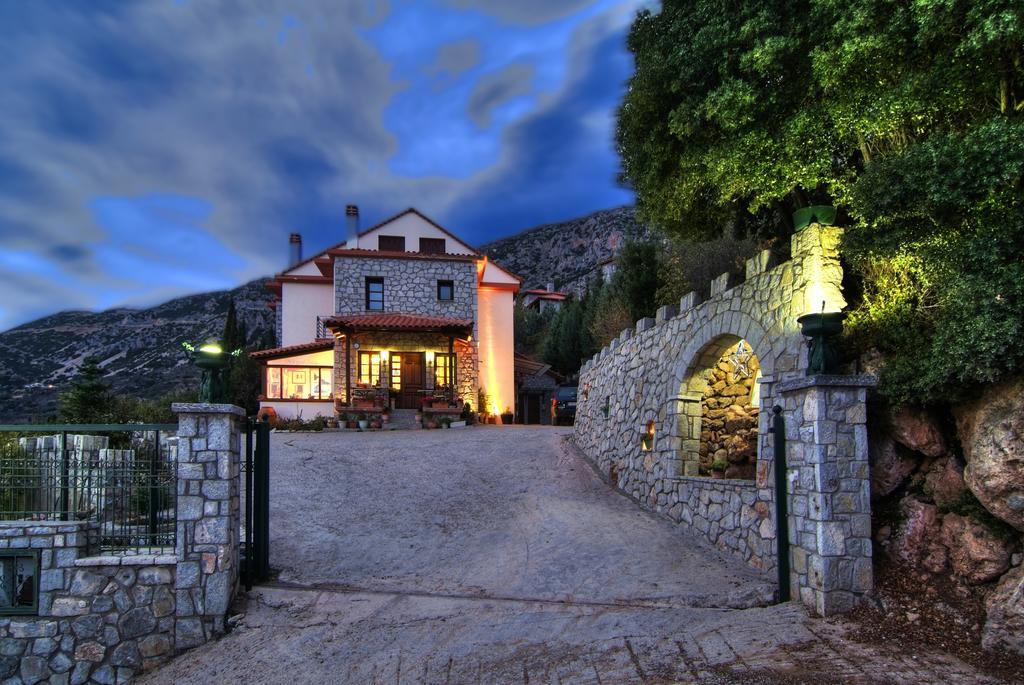 Nefeles Hotel Arachova Buitenkant foto